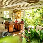 Casa Lazaro,