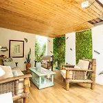 Casa Lazaro, 特格斯特