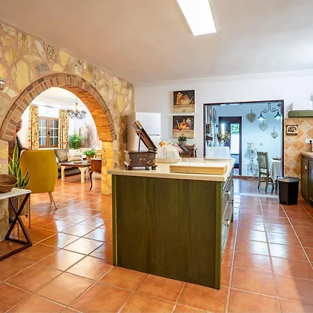 Casa Lazaro, *