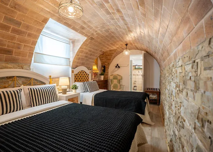 Casa Lazaro, Тегесте