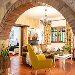 Casa Lazaro,